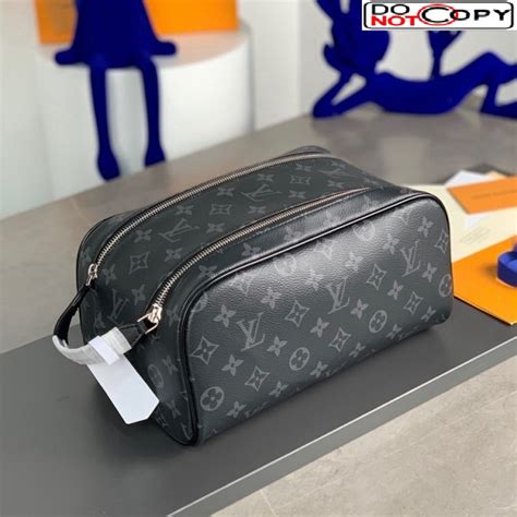 bolsa de aseo louis vuitton|Dopp Kit Toilet Pouch Monogram Canvas .